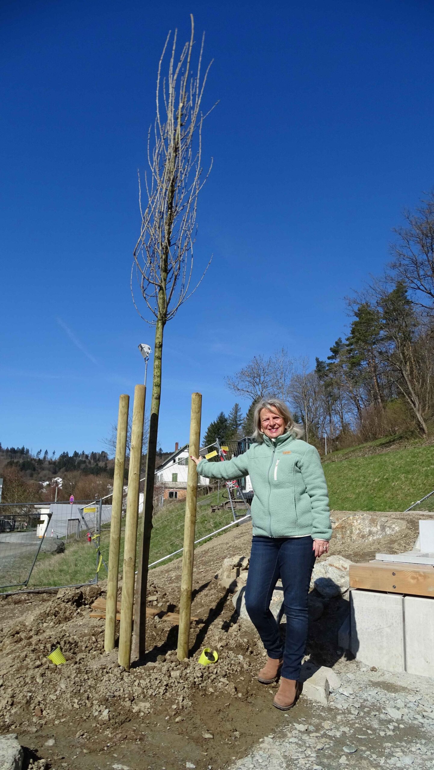 Herzenswald erweitert: Herzensbäume für die neue Freizeitanlage am Schwimmbad